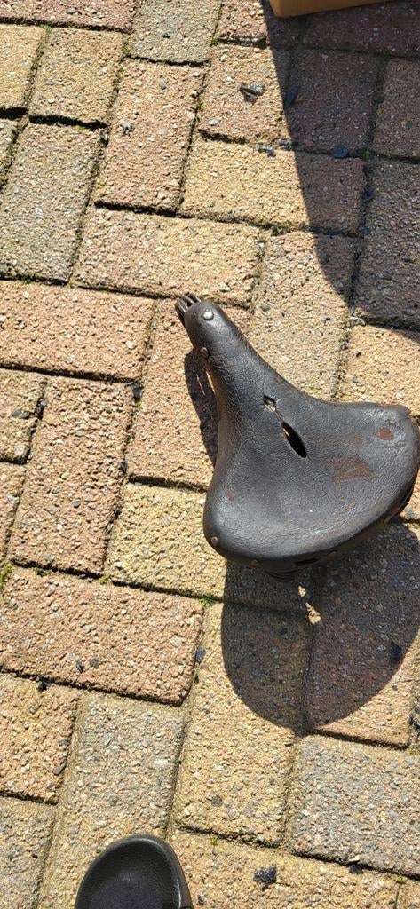 Oud fietszadel, Fietsen en Brommers, Fietsonderdelen, Ophalen of Verzenden
