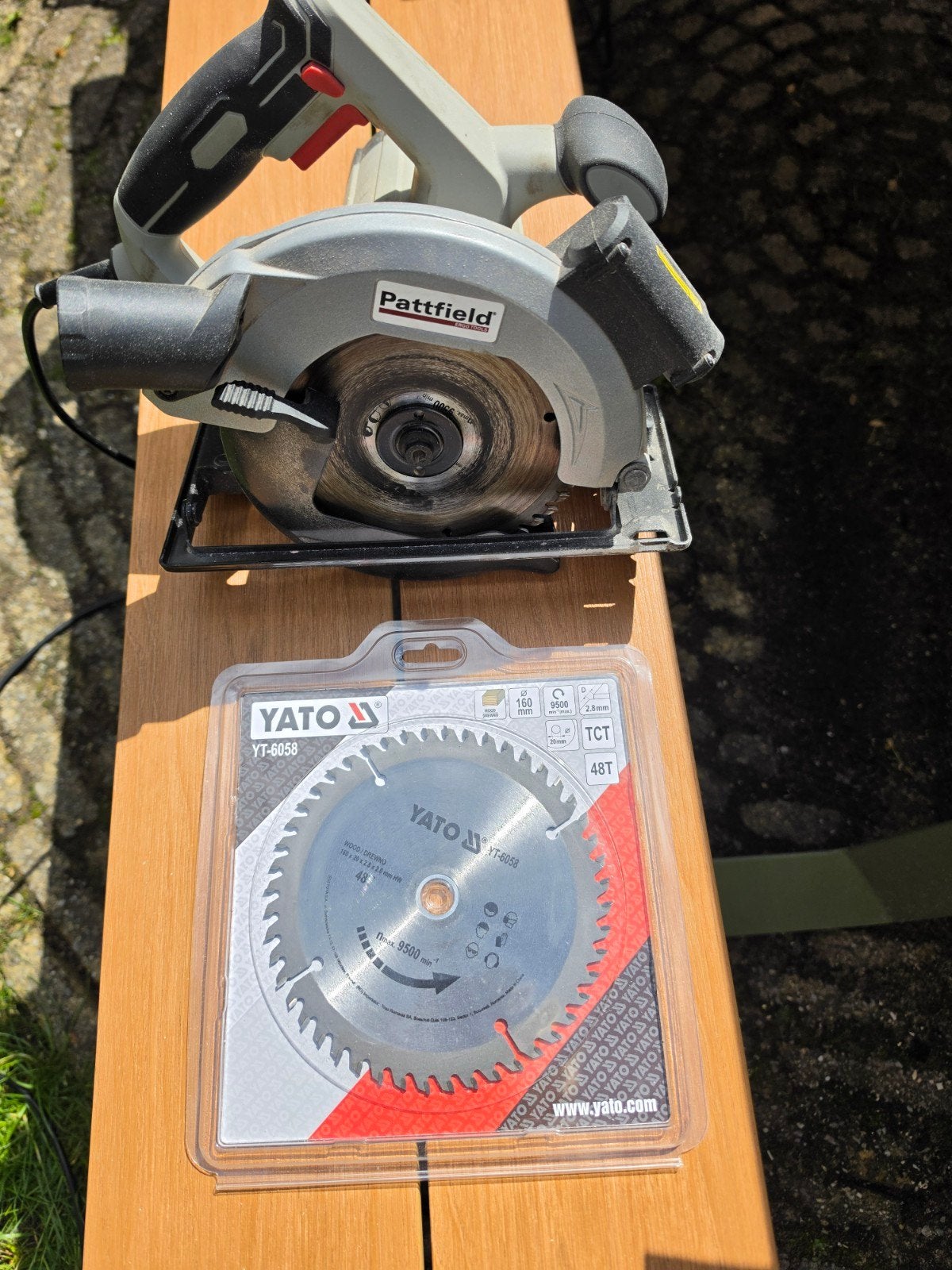 Pattfield Cirkelzaag met nieuw Yato zaagblad, Doe-het-zelf en Verbouw, Ophalen, Gebruikt, Cirkelzaag, 600 tot 1200 watt