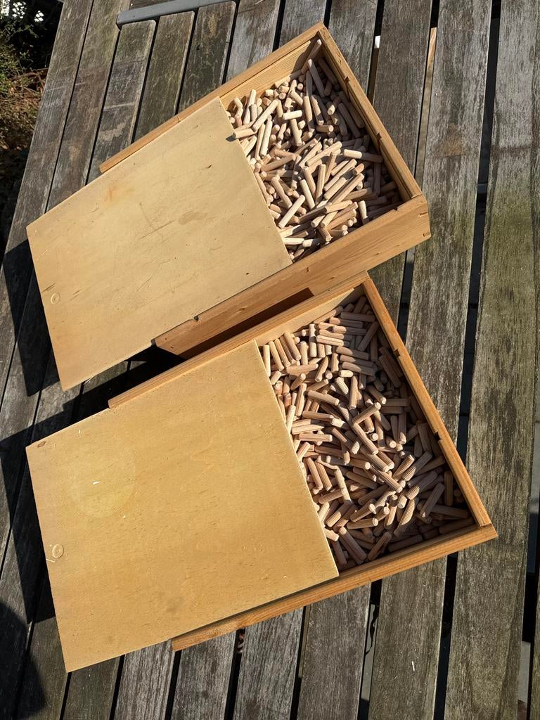 Grote partij deuvels in twee houten kistjes, Ophalen of Verzenden, Nieuw
