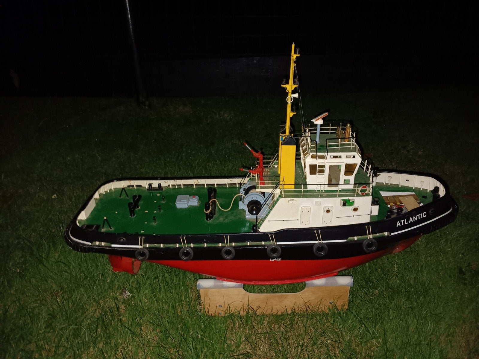 Mooi Smit Nederland sleepboot, becker roeren, rc varend, Ophalen