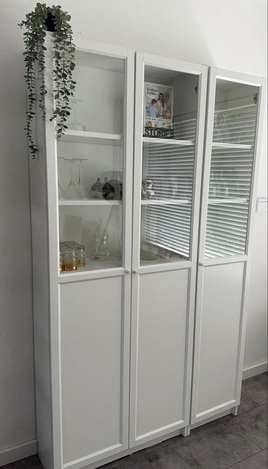 billy ikea vitrinekast met glazen deuren, Ophalen, 100 tot 150 cm, 200 cm of meer, Zo goed als nieuw