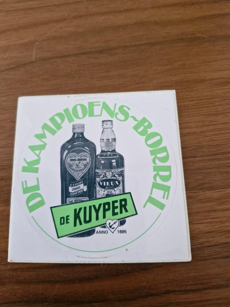 7929 Vintage De Kuyper 'De Kampioens-Borrel' Sticker, Ophalen of Verzenden, Gebruikt, Overige typen