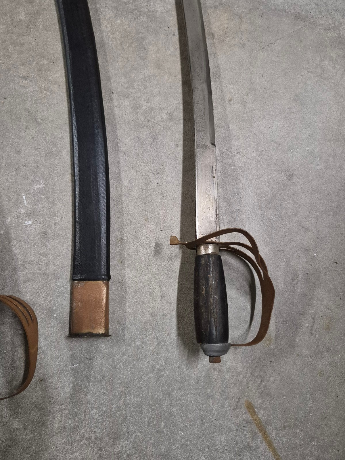 Antieke sabel met schede - Zwaard of Sabel, Verzamelen, Militaria | Algemeen, Ophalen of Verzenden, Overige soorten, Overige gebieden