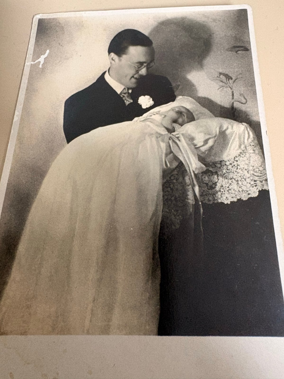Z.K.H. Prins Bernhard met Prinses Beatrix in statiekleed, Ophalen of Verzenden, Gebruikt, Nederland, Kaart, Foto of Prent