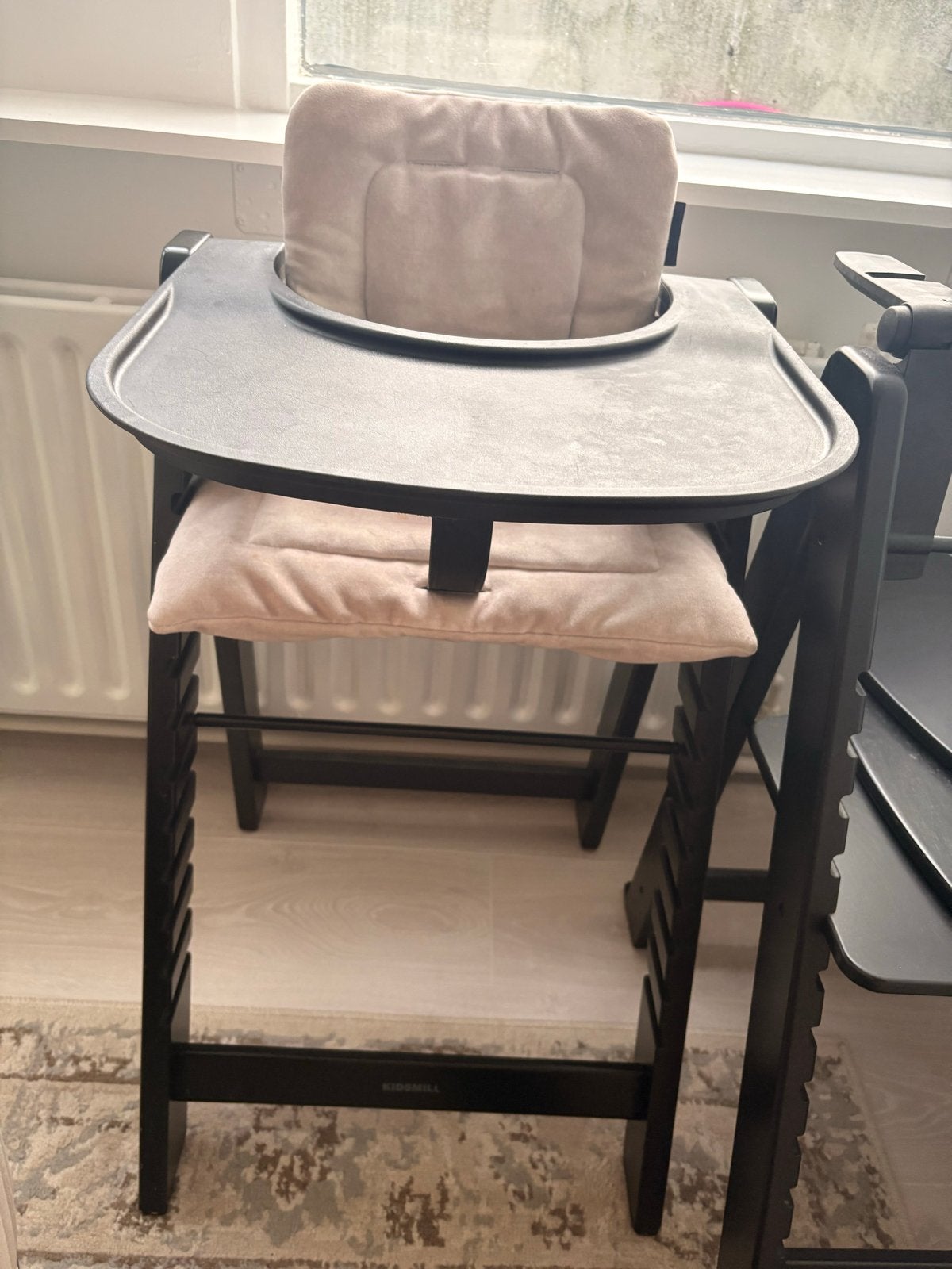 Kidsmill kinder eetstoel - Zo goed als nieuw, Kinderen en Baby's, Kinderstoelen, Ophalen, Zo goed als nieuw, Meegroeistoel, Aanschuifbaar