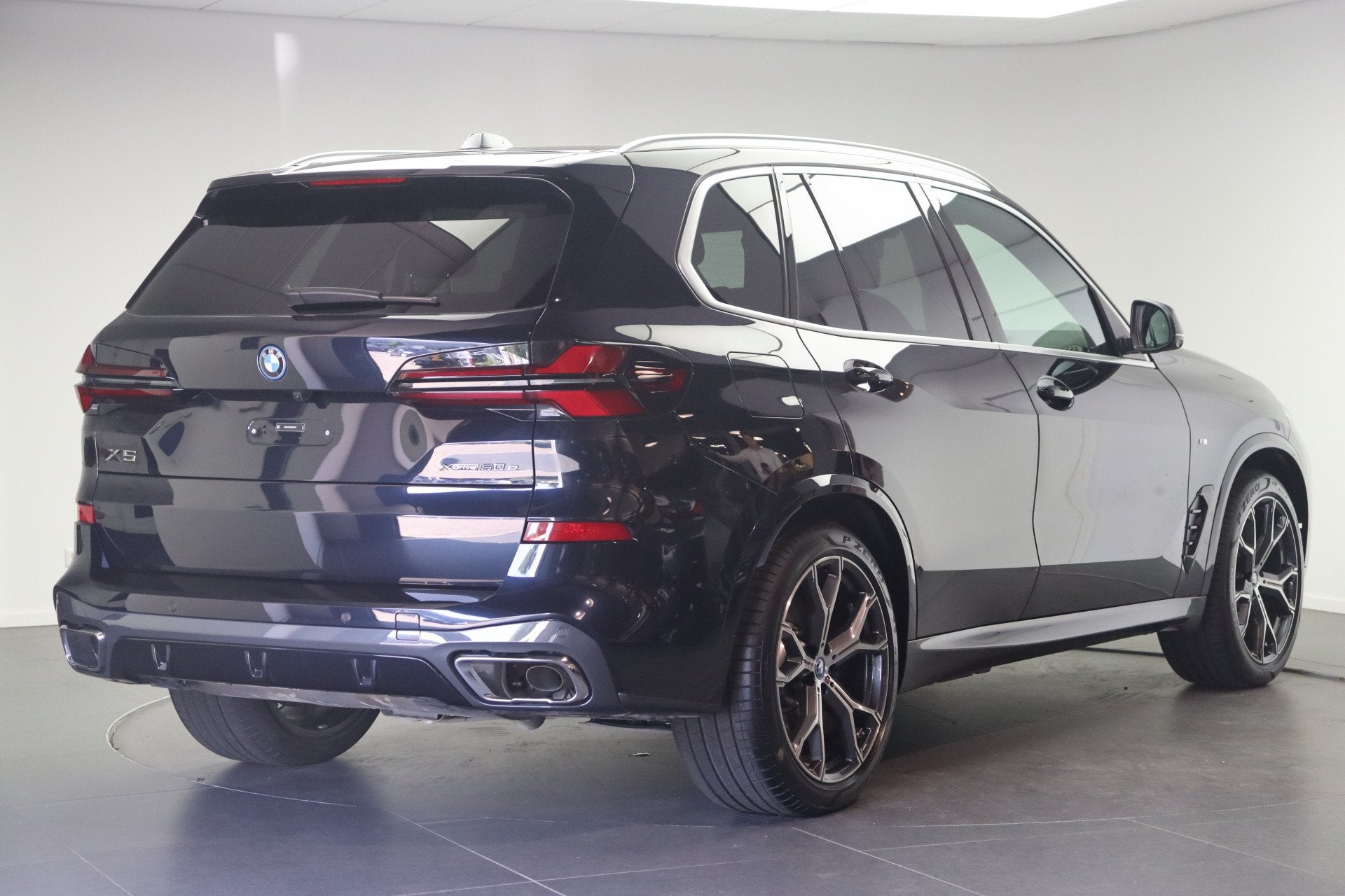 BMW X5 xDrive50e High Executive M Sport Automaat / Panoramad, Auto's, Dealer onderhouden, Gebruikt, X5, 2395 kg