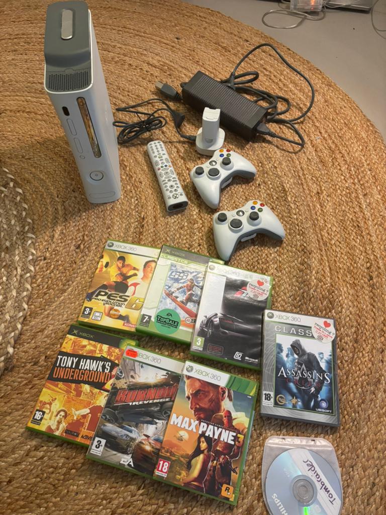 Xbox 360 - complete set, Spelcomputers en Games, Ophalen, Gebruikt, Met 2 controllers, Met games
