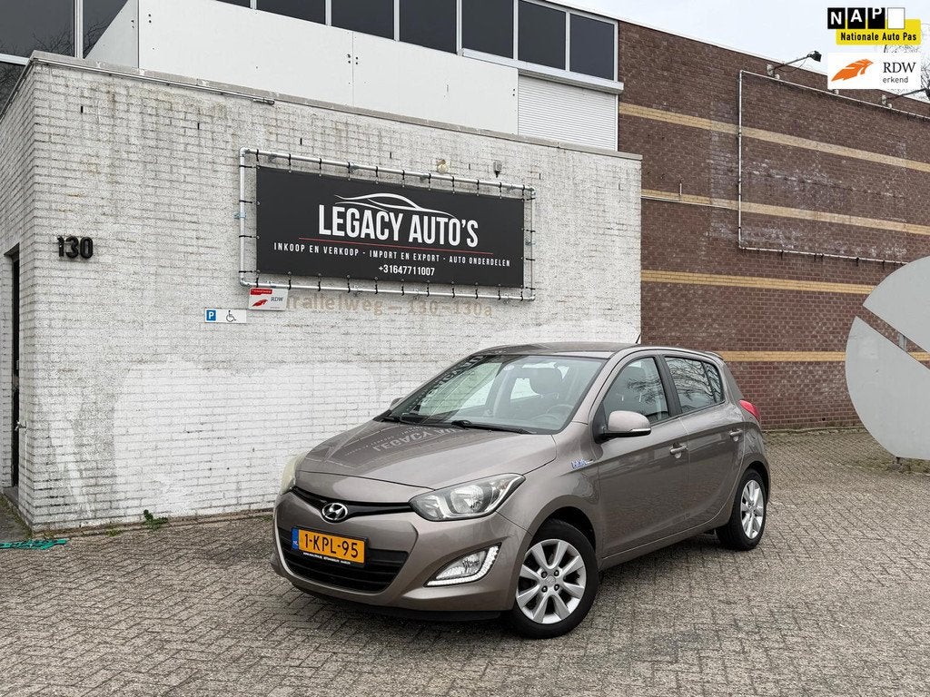 Hyundai I20 1.2i i-Deal - AIRCO - LED DAG VERLICHTING - RIJD, Auto's, Hyundai, Euro 5, Gebruikt, 4 cilinders, Bruin