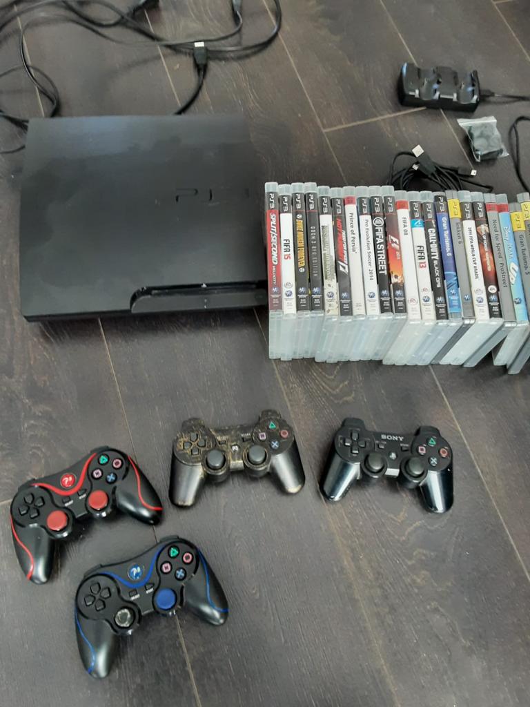 Playstation 3 met veel spellen, Ophalen, Met 3 controllers of meer, Slim, Gebruikt