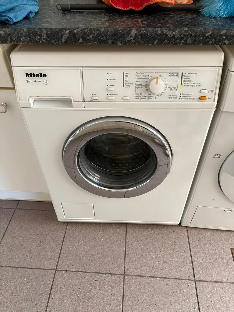 Betrouwbare Miele Primavera W3121 wasmachine Goed werkend, Ophalen, Zo goed als nieuw, 1200 tot 1600 toeren, 85 tot 90 cm