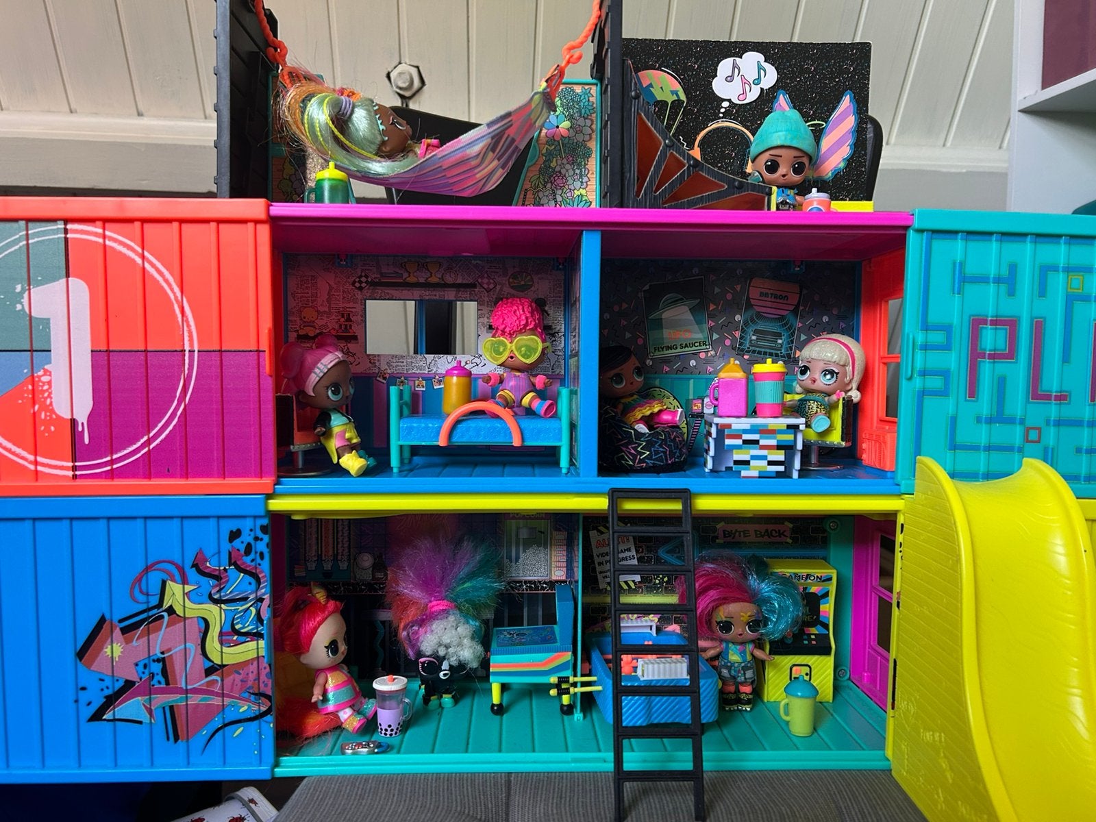 L.O.L poppenhuis met vele extra’s, Ophalen, Zo goed als nieuw, Poppenhuis