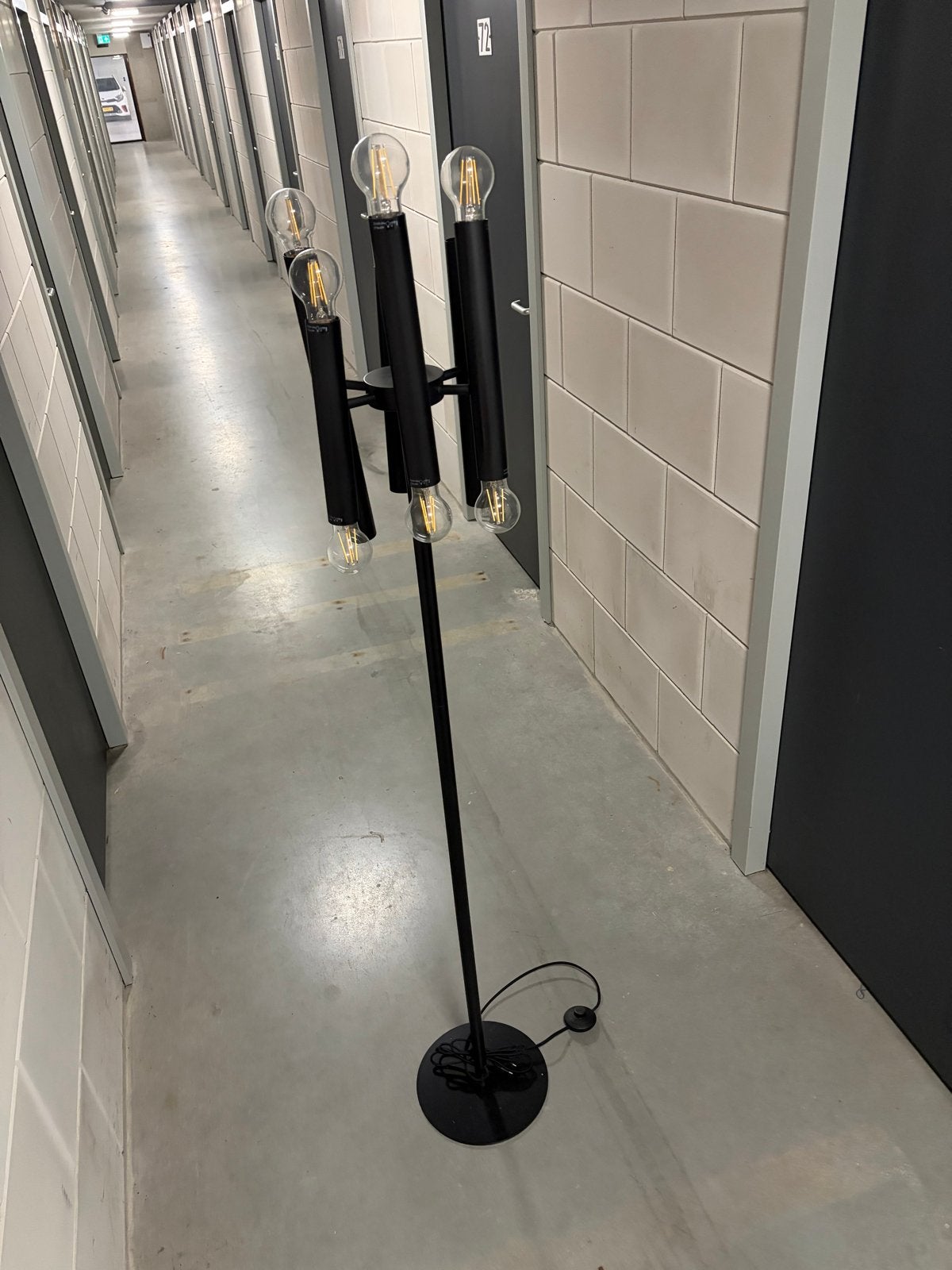 Moderne Industriële Vloerlamp Mat Zwart, Huis en Inrichting, Lampen | Vloerlampen, Ophalen, Gebruikt, 150 tot 200 cm