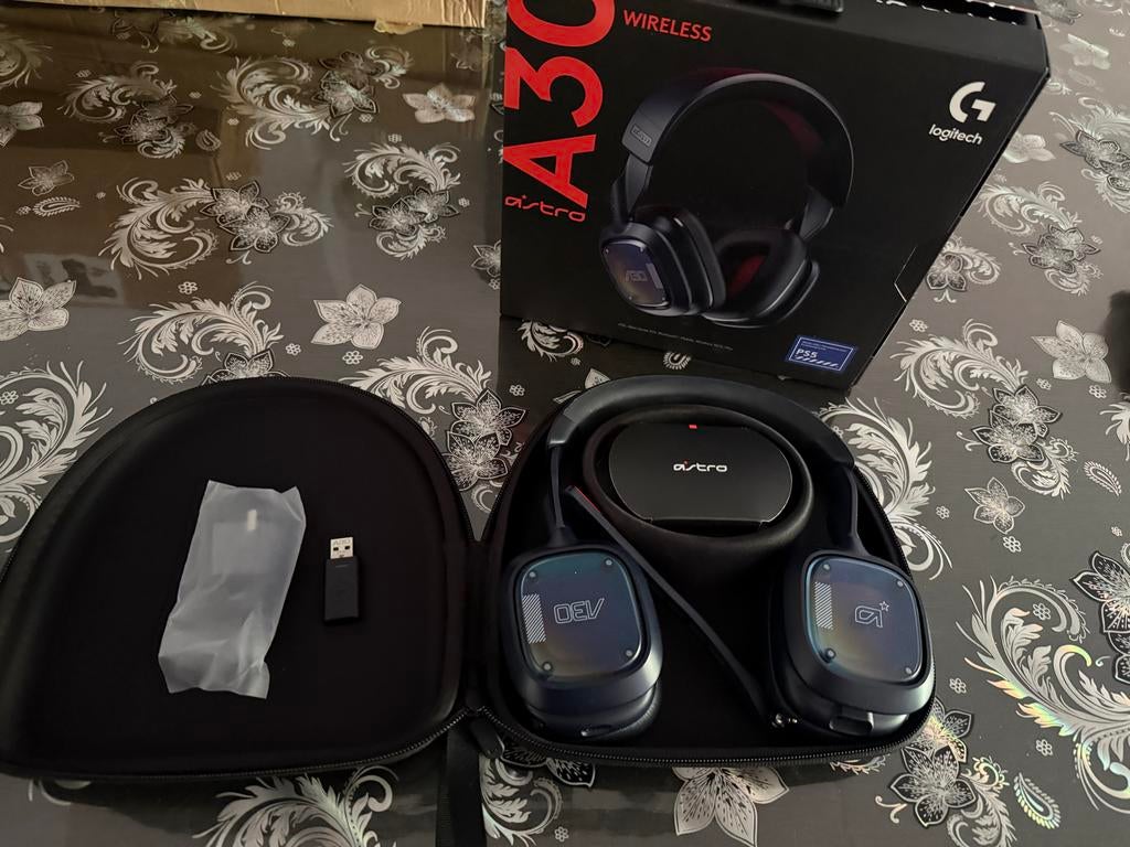 Logitech Astro A30 Wireless Gaming Headset PS5/XBOX/PC, Computers en Software, Headsets, Ophalen of Verzenden, Zo goed als nieuw