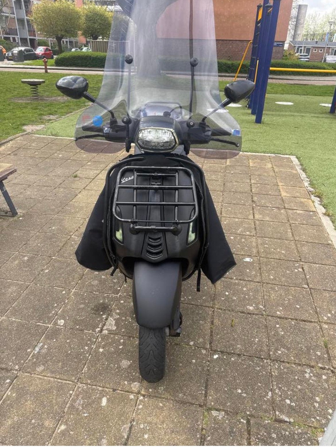 Vespa sprint full option matzwart, Ophalen, Zo goed als nieuw, Maximaal 25 km/u, Benzine
