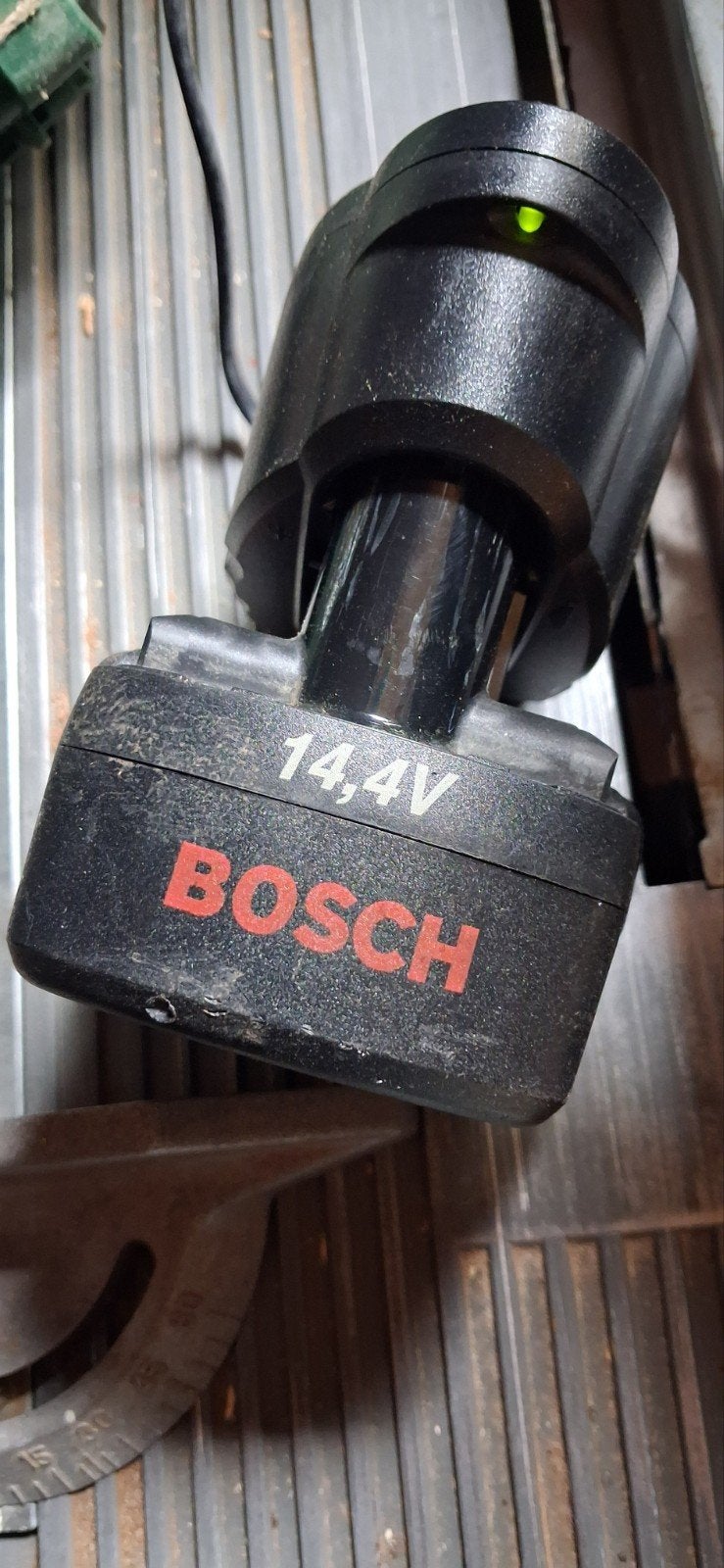 Defecte bosch PSR 14.4 Accuboormachine met lader en 2 accu, Ophalen, Gebruikt, Variabele snelheid, Boor- en Schroefmachine