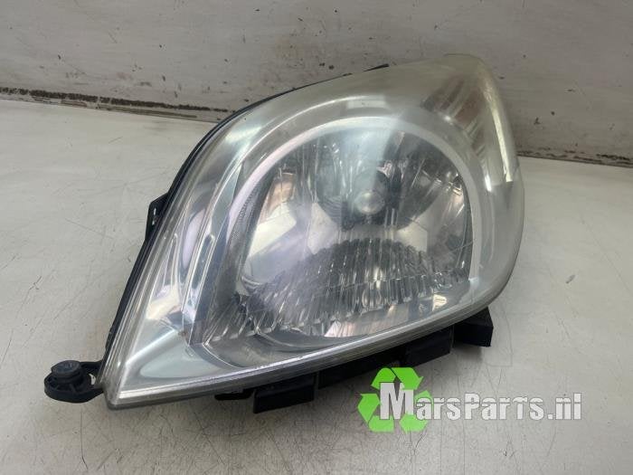 Koplamp links van een Peugeot Bipper