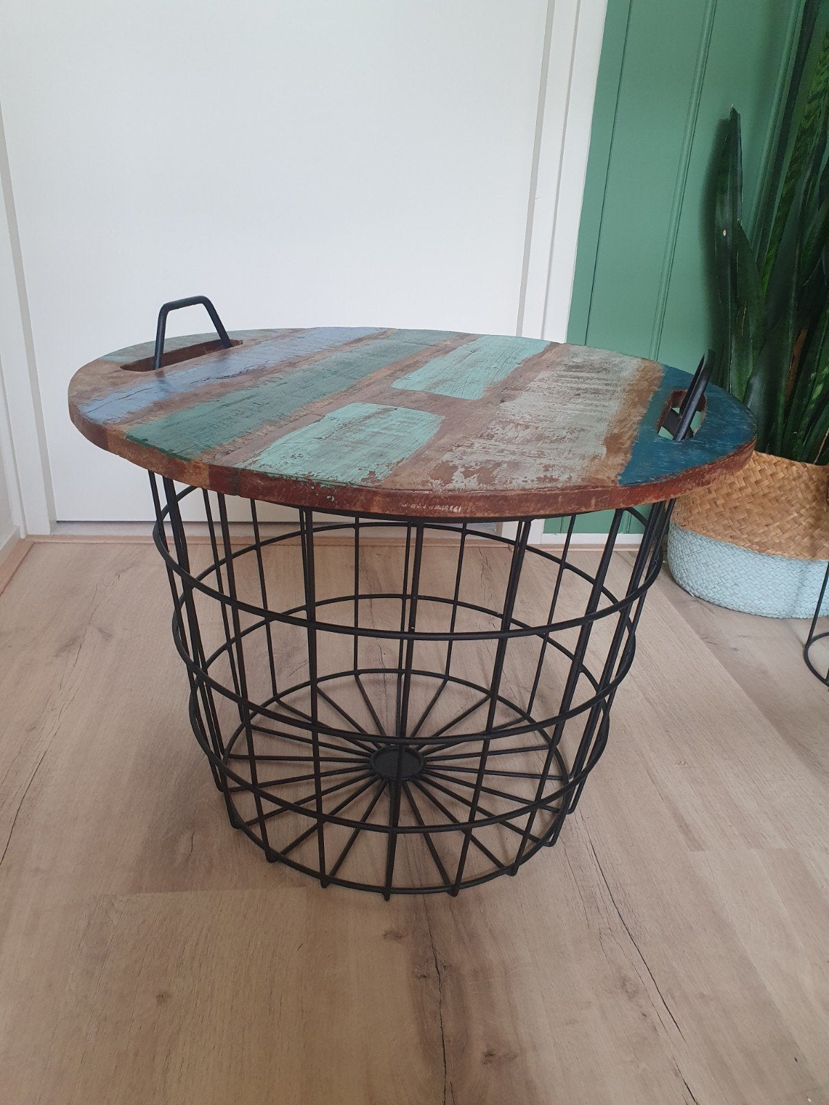 mooie gietijzeren bijzettafel/draadmand, Huis en Inrichting, Metaal of Aluminium, Rond, 55 tot 75 cm, Zo goed als nieuw