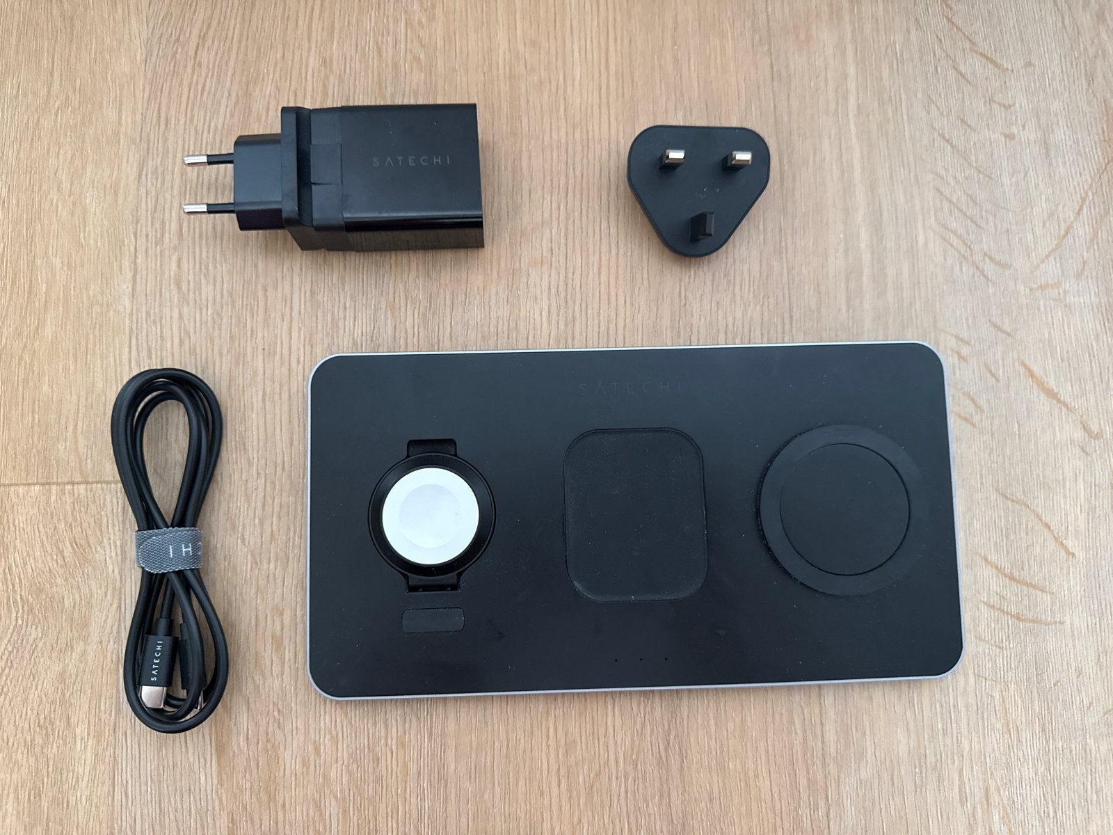 Satechi Trio Draadloze Oplader voor Apple apparaten, Draadloze oplader, Ophalen of Verzenden, Zo goed als nieuw, Apple