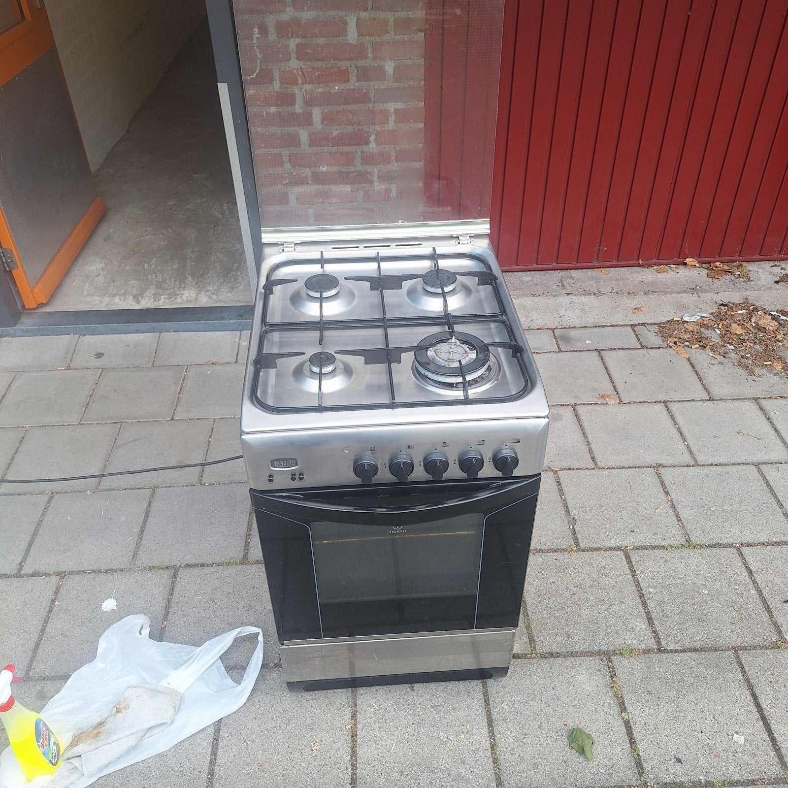 Indesit gasfornuis met oven - bezorging mogelijk, Ophalen, Gebruikt, 4 kookzones, Energieklasse A of zuiniger