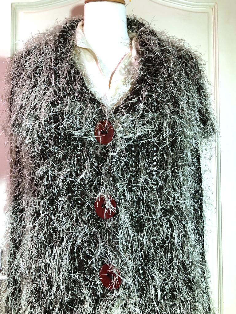 Anna bruin zwart lang harig fluffy vest mt L, Kleding | Dames, Truien en Vesten, Maat 38/40 (M), Zwart, Ophalen of Verzenden, La mi anna