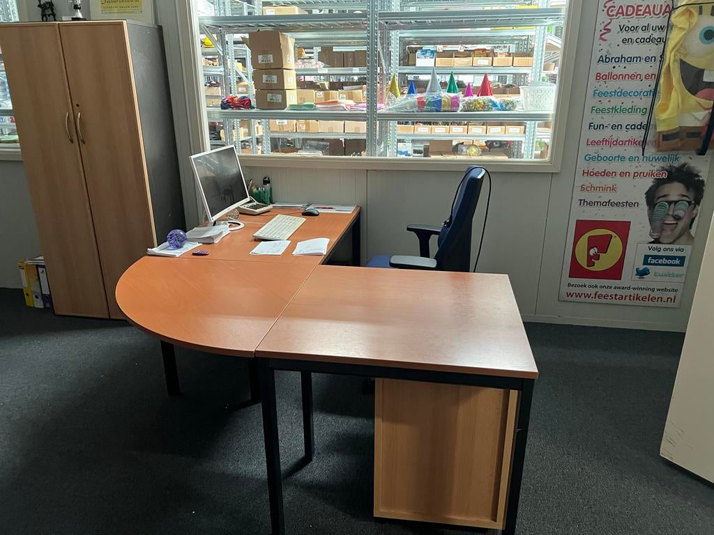 Te koop 2 bureaus + kast (zonder stoelen), Ophalen, Gebruikt, Met lades, Spaanplaat of MDF