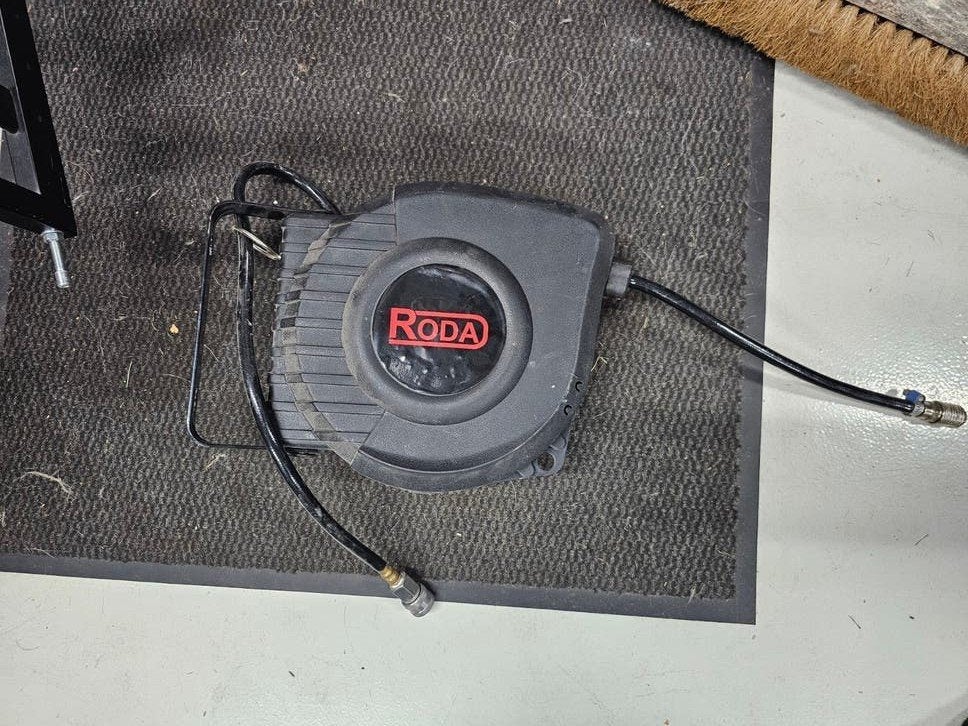 Roda luchtslanghaspel oprolbaar, Doe-het-zelf en Verbouw, Compressors, 100 liter of meer, Ophalen of Verzenden, Gebruikt, Minder dan 200 liter/min