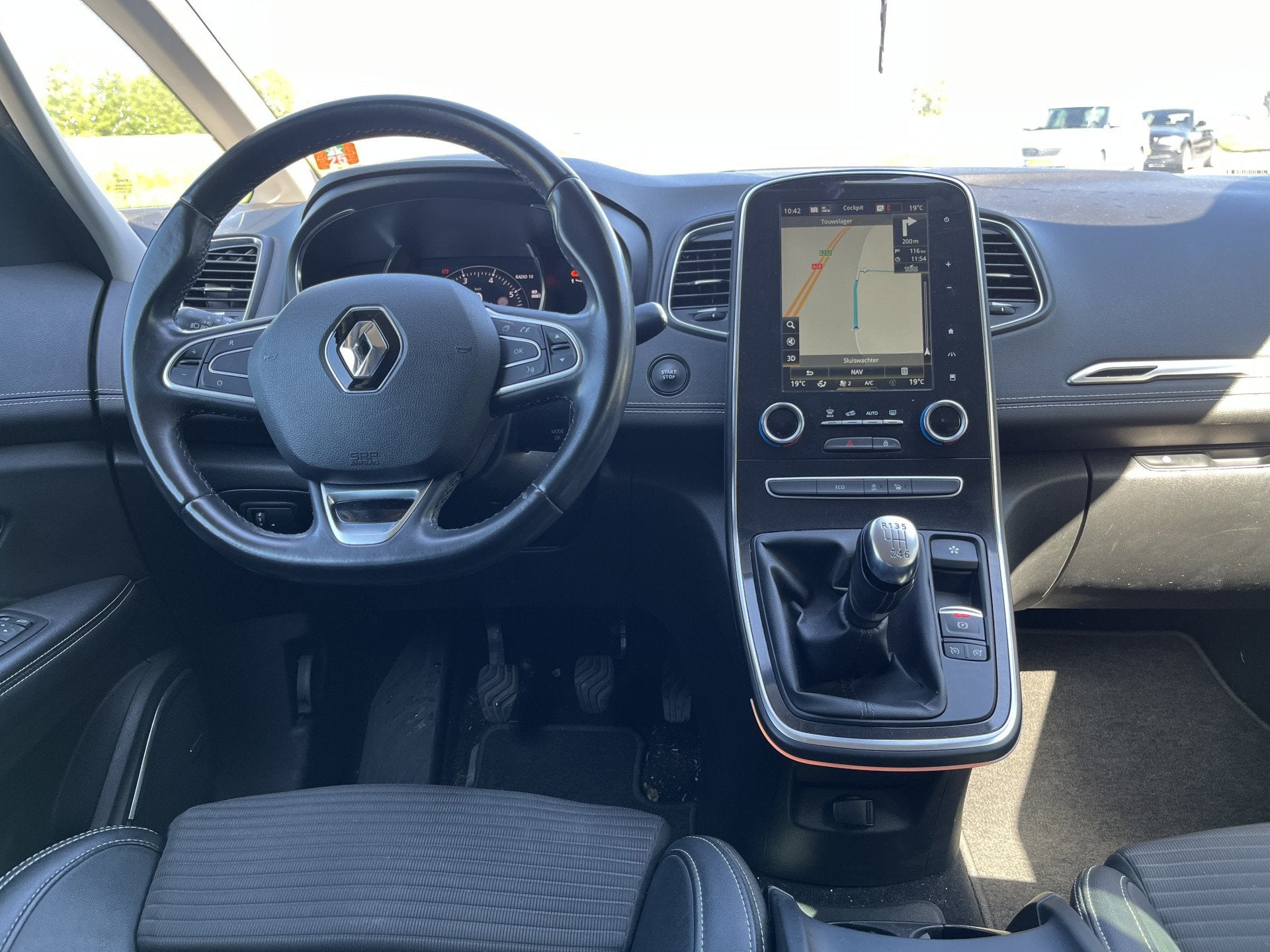 Renault Scénic 1.3 TCe 140pk Bose / dealer onderhouden/ Cam, Voorwielaandrijving, 12 maanden, 4 cilinders, Leder en Stof