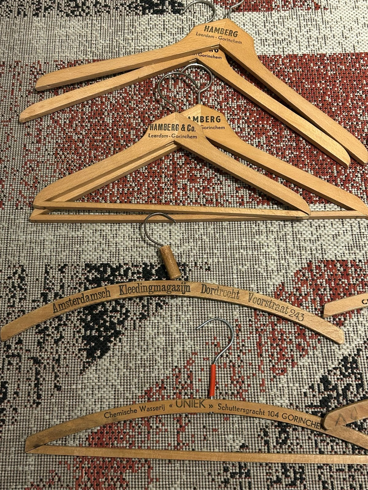 Vintage Houten Kledinghangers met Reclameopdruk, Ophalen, Gebruikt, Hout, Volwassenen