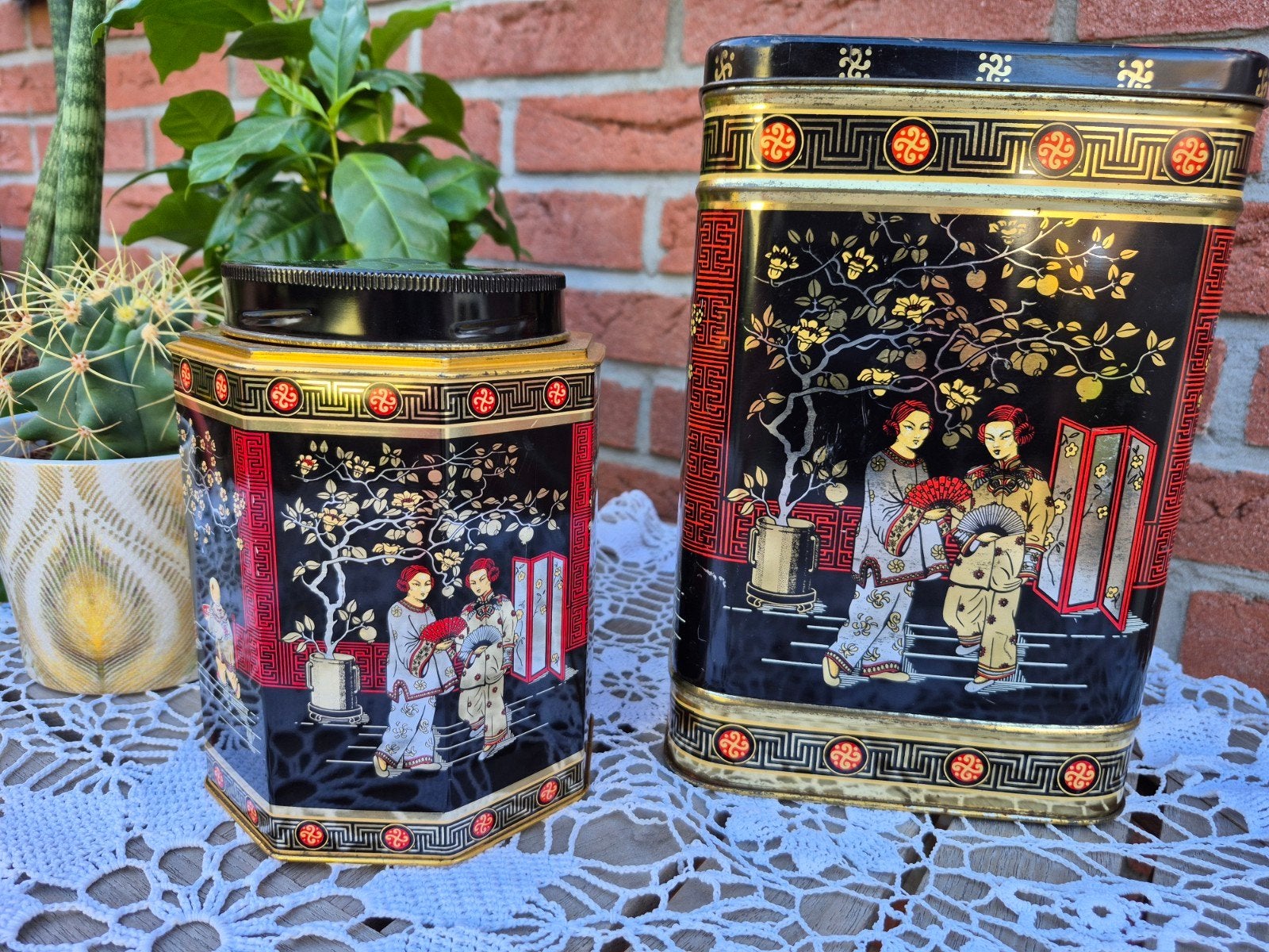 2 Vintage Chinoiserie black Japan blikken theeblik, voorraad, Verzamelen, Ophalen of Verzenden, Gebruikt, Overige, Overige merken