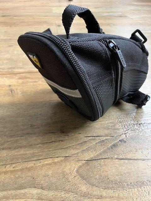 Zadeltasje Topeak 1,2 ltr, Ophalen, Zo goed als nieuw, Topeak