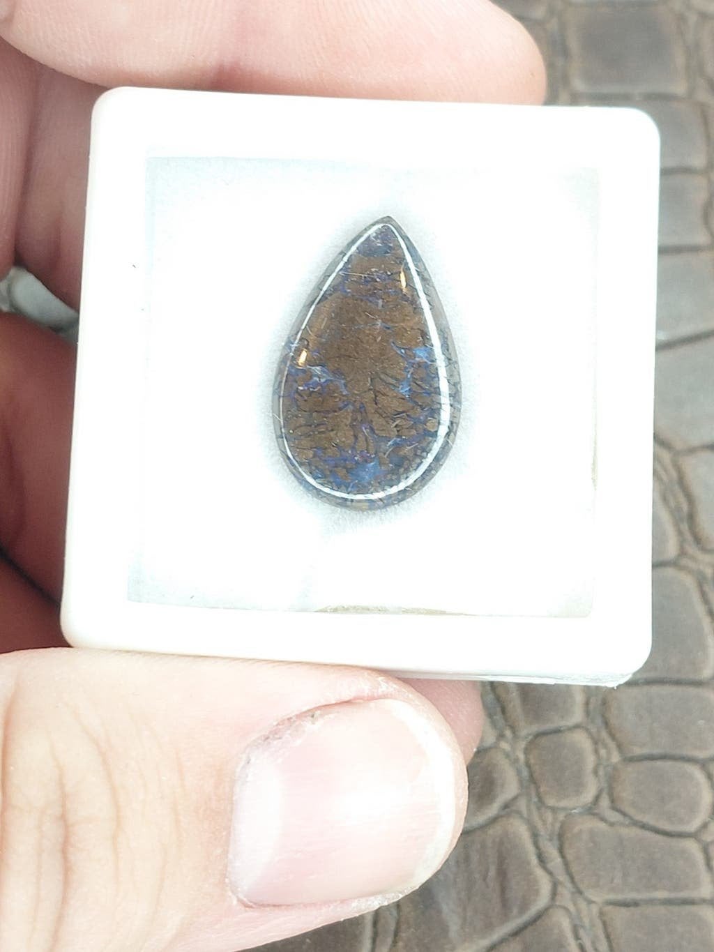 Prachtige hand geslepen boulder opaal met blauwe gloed, Ophalen of Verzenden, Nieuw