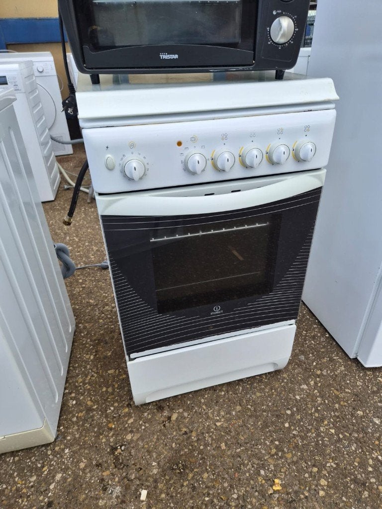 Indesit gasfornuis met oven wit vrijstaand  CS27221, Ophalen, Gebruikt, 4 kookzones, Gas