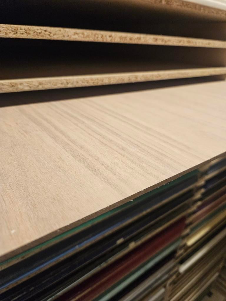 Partij notenhout, eikenhout & mahonie 4mm mdf A/B 122x244cm, Ophalen, Nieuw, Hout, Minder dan 20 mm