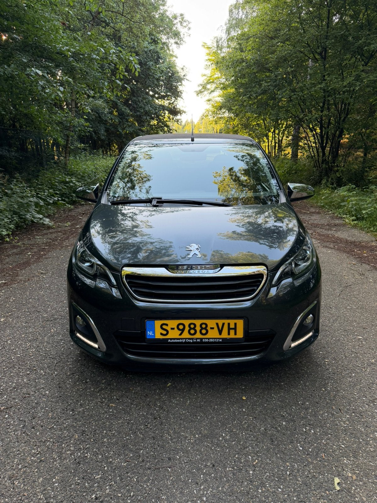 Foto 3 van Peugeot 108 1.0 E-vti 72pk 5D 2019 Grijs Cabrio Top Staat!