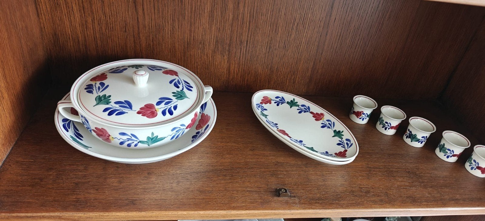 Compleet Delfts Blauw servies met bloemmotief, Ophalen