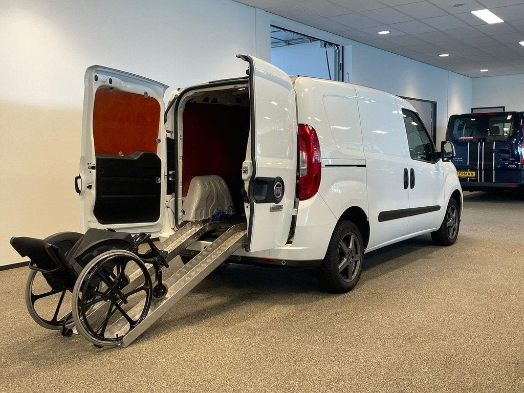 Fiat Doblo Scootmobiel vervoer (MARGE) incl. kofferbaklift o, Auto's, Bestelauto's, 12 maanden, Stof, Gebruikt, Wit