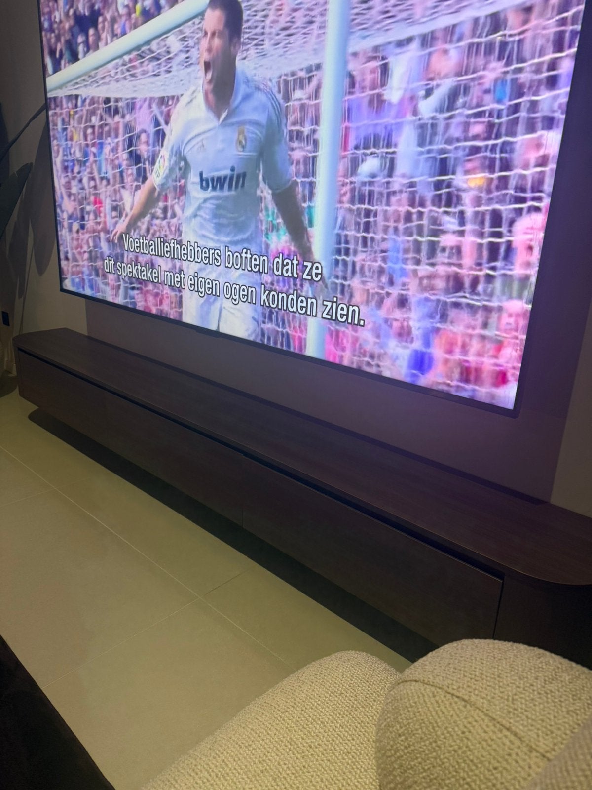 Tv kast, Ophalen