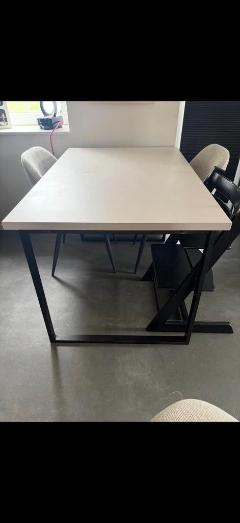 Gratis ophalen beige eettagel met zwarte poten 120x80, Huis en Inrichting, Tafels | Eettafels, Ophalen, 200 cm of meer, 50 tot 100 cm