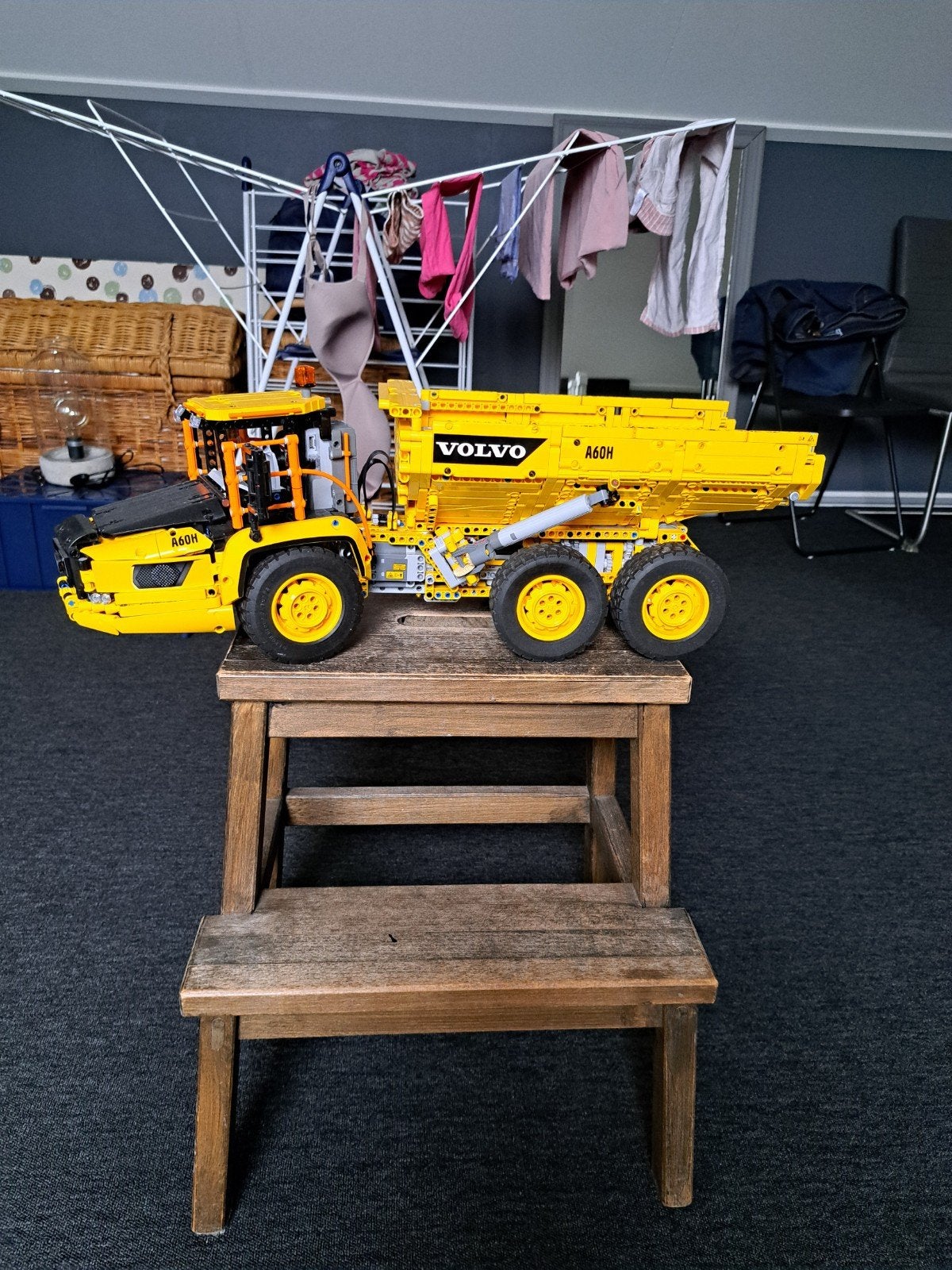 Lego Technic Volvo A60H Dumper, Ophalen, Zo goed als nieuw
