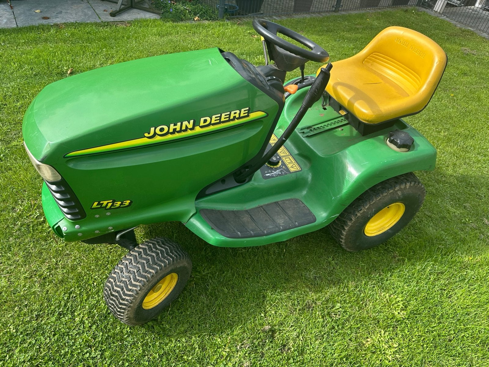 John Deere LT133 zitmaaier/tuintrekker, Ophalen, Gebruikt, Elektrische starter