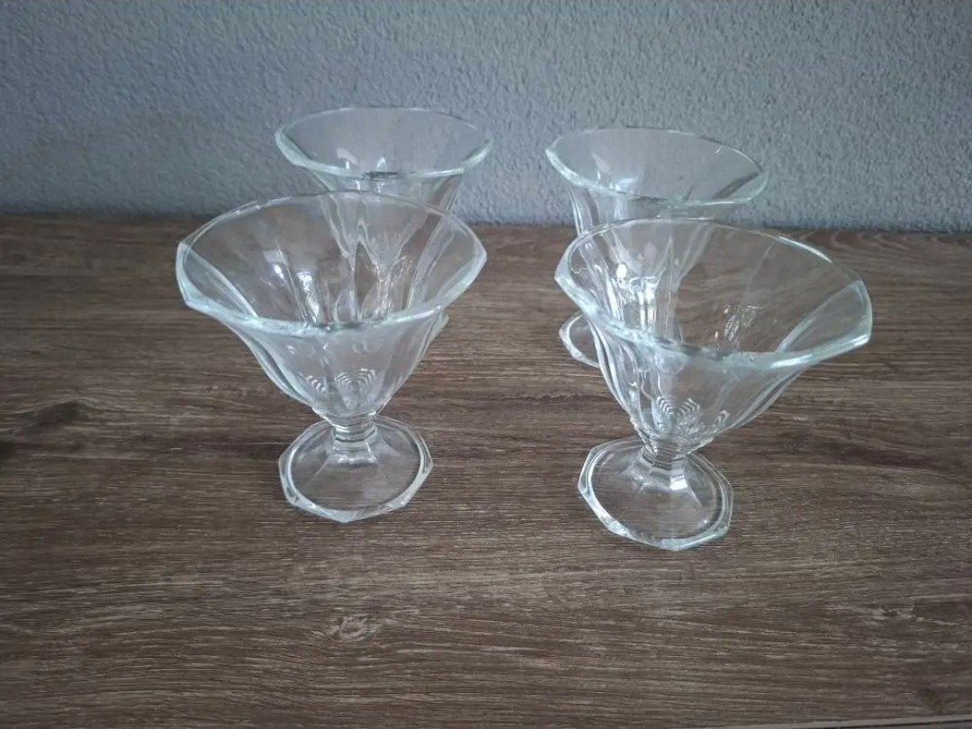 Set van 4 vintage glazen ijscoupes, Ophalen