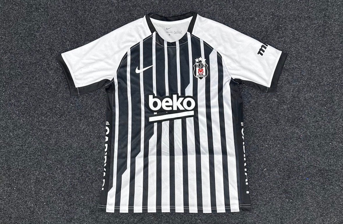 Besiktas thuistenue 26/27 (Maat en bedrukking naar keuze), Ophalen of Verzenden, Zo goed als nieuw, Overige maten, Zwart