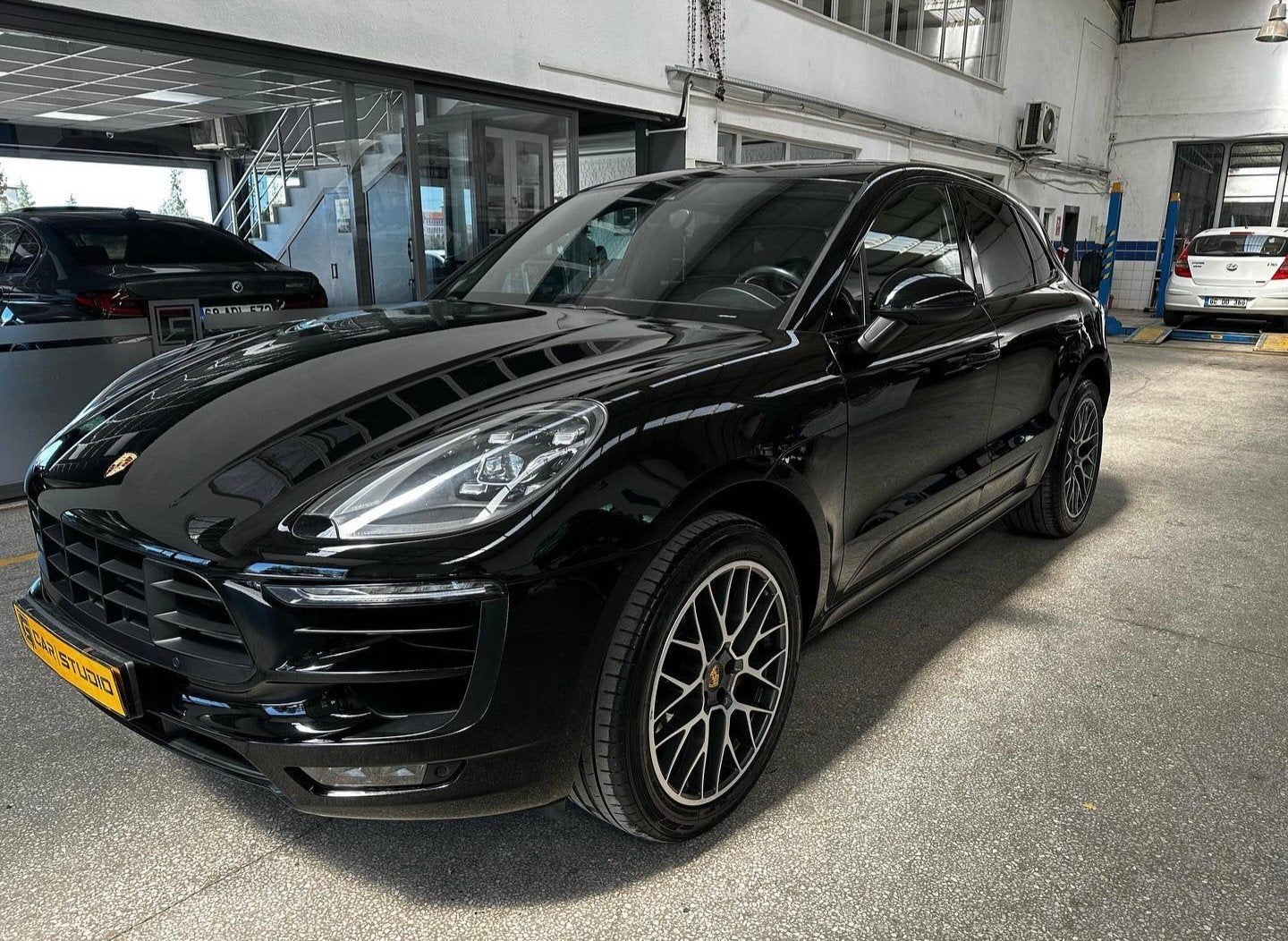 Foto 5 van Porsche Macan GTS 3.0 PANO 361PK • Luchtvering • SportChrono