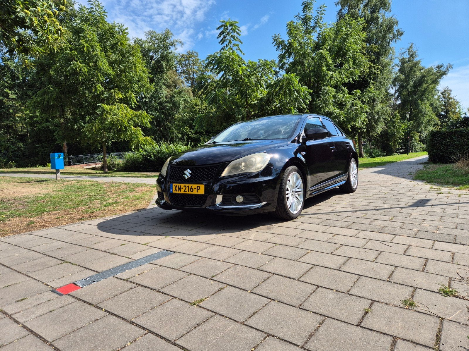 Suzuki Kizashi 2.4 I 2011 Zwart ABC klep,handgeschakeld!!!, Auto's, Suzuki, Euro 5, Open dak, Zwart, 4 cilinders
