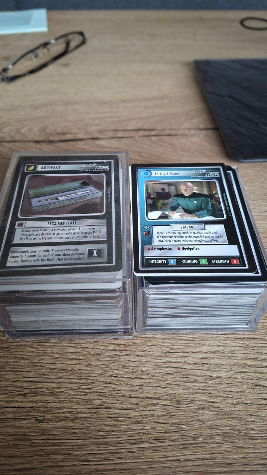 Star Trek TCG Kaarten: Ressikan Fluit & Lt. (j.g.) Picard, Ophalen of Verzenden, Zo goed als nieuw, Meerdere kaarten