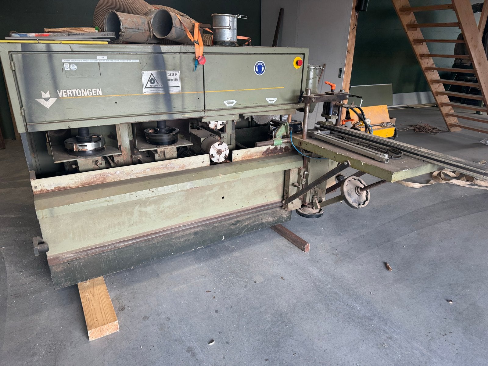Robuuste pennenbank Houtbewerkingsmachine met Afzuiging, Ophalen, Gebruikt, 70 mm of meer, Overige typen
