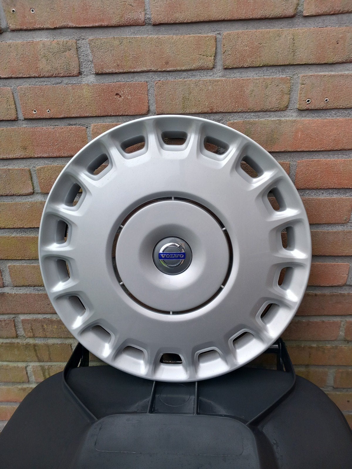 Volvo wieldop 16 inch., Ophalen of Verzenden, Zo goed als nieuw