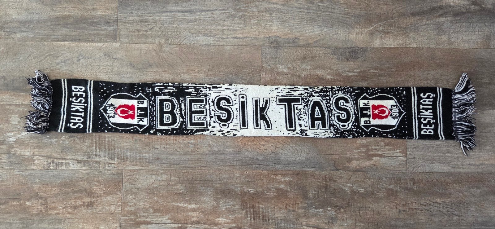 Sjaal Besiktas, Ophalen of Verzenden, Zo goed als nieuw, Buitenlandse clubs, Vaantje of Sjaal
