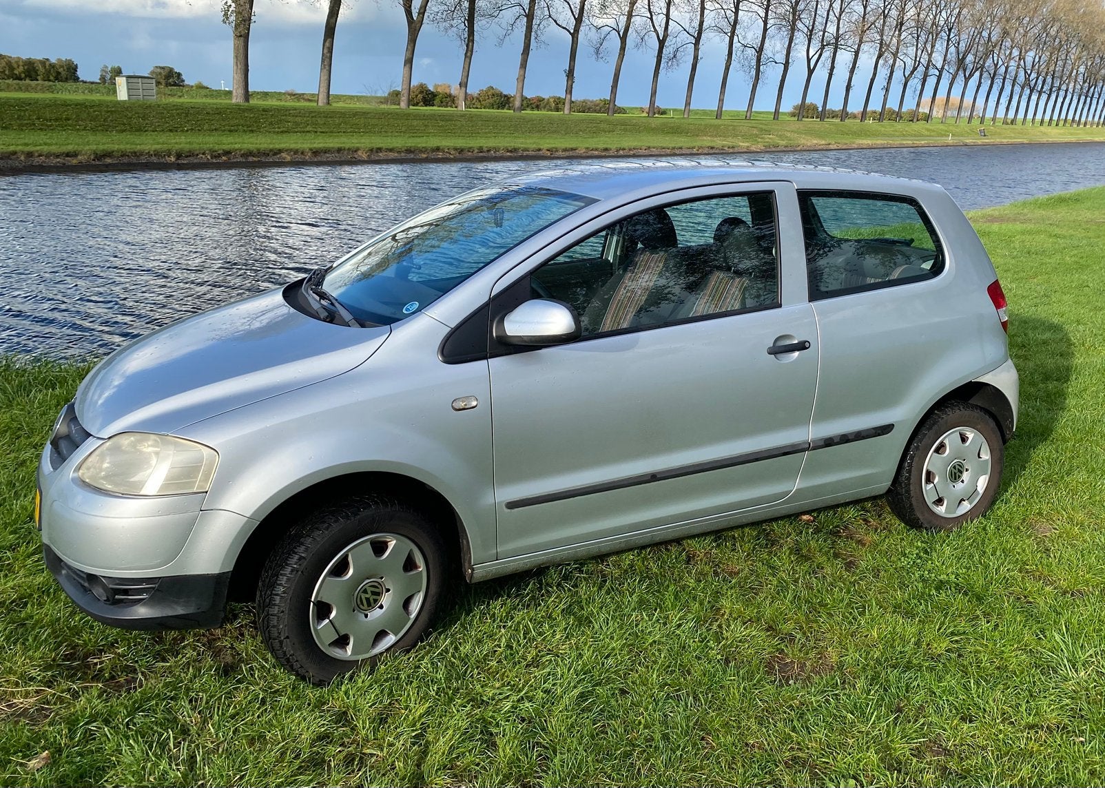 Volkswagen Fox 1.4 55KW 2005 Grijs, Auto's, Voorwielaandrijving, 15 km/l, 4 cilinders, 4 stoelen