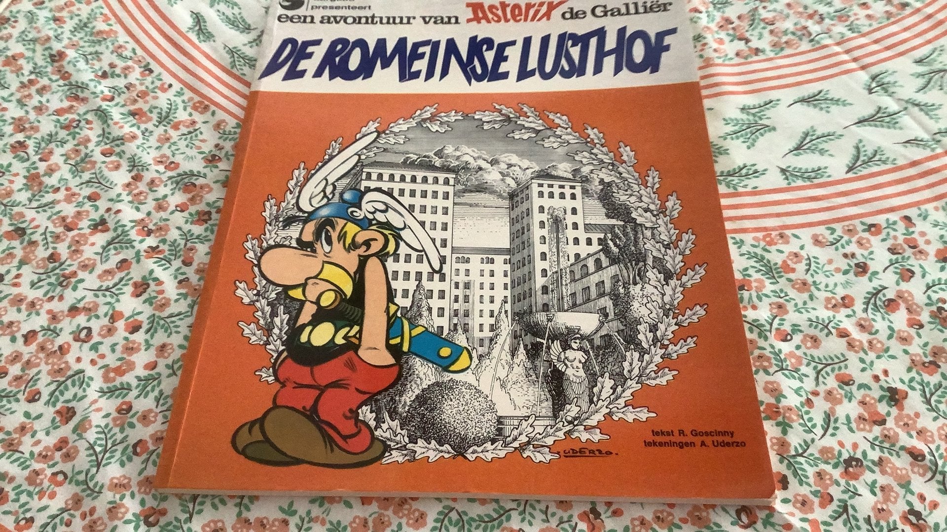 Twee Asterix albums. In absolute nieuwstaat Vorige eeuw., Meerdere stripboeken, Ophalen of Verzenden, Zo goed als nieuw